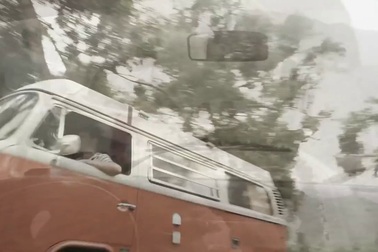 One Direction - What Makes You Beautiful