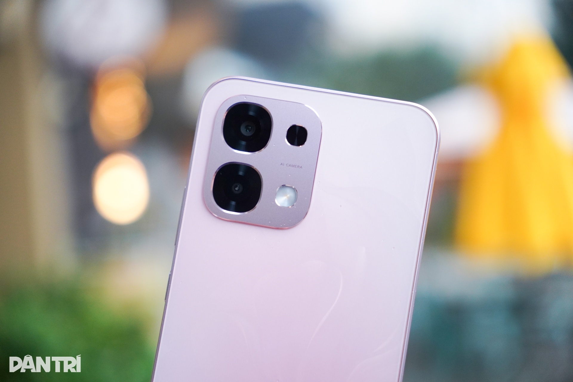 OPPO A6 Pro Test: Schlankes und leichtes Design, starker Akku, eingeschränkte Kamera – 12 Đánh giá OPPO A6 Pro: Thiết kế mỏng nhẹ, pin khỏe, camera còn hạn chế - 12