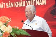 NSND Lê Chức: "Sân khấu truyền thống đang nằm ở... khoa lâm sàng"