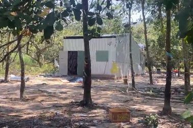 Chồng chết, vợ bị thương sau cuộc ẩu đả