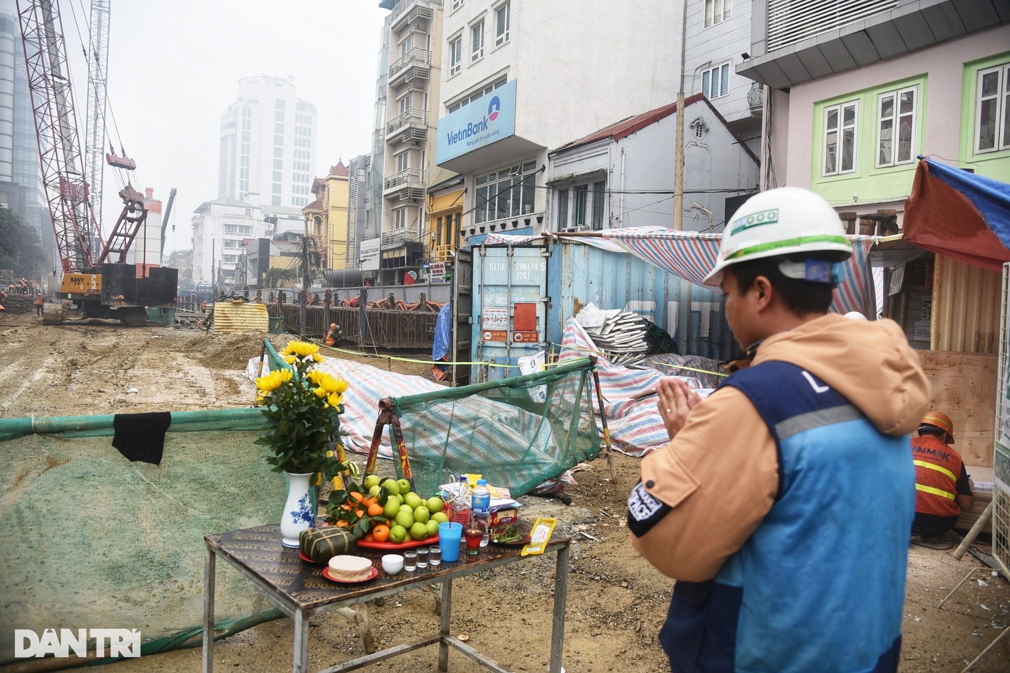 Mâm cúng ông Công đặc biệt trên công trường metro Nhổn - Ga Hà Nội - 2