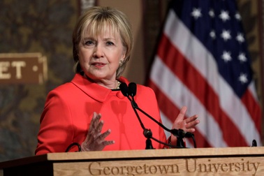 Bà Clinton chỉ trích ông Trump vì cắt giảm ngân sách Bộ Ngoại giao