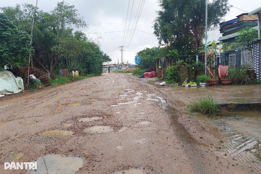 Chủ đầu tư chậm khắc phục đường hư hỏng do thi công cao tốc ở Bình Định - 3 Chủ đầu tư chậm khắc phục đường hư hỏng do thi công cao tốc ở Bình Định - 3