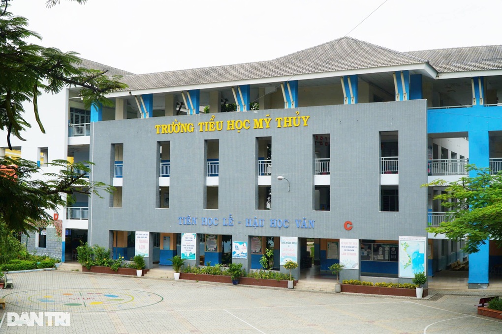 Phụ huynh than bất cập chuyện học liên kết, trường xếp quá 7 tiết/ngày - 2 Phụ huynh than bất cập chuyện học liên kết, trường xếp quá 7 tiết/ngày - 2