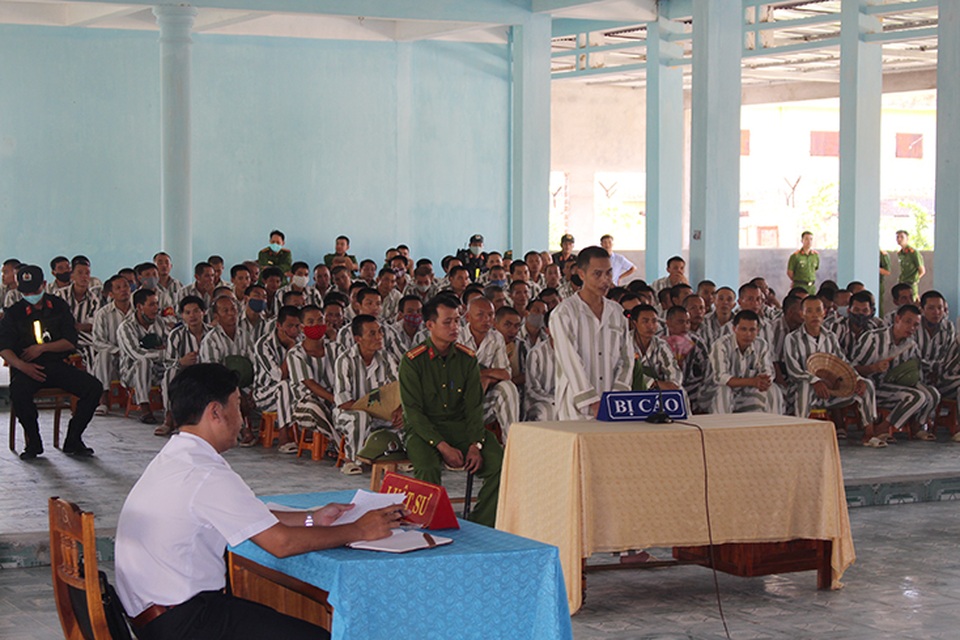 Thêm 12 tháng tù cho phạm nhân án hiếp dâm trẻ em trốn khỏi trại giam - 1 Thêm 12 tháng tù cho phạm nhân án hiếp dâm trẻ em trốn khỏi trại giam - 1