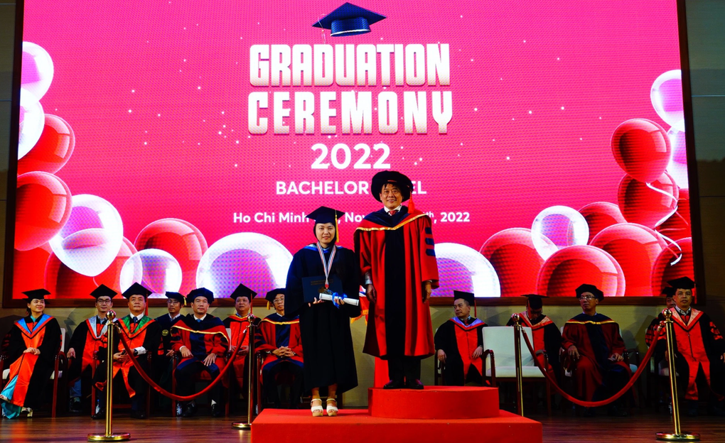 Nữ thủ khoa tiết lộ ngày học 8-10 tiếng - 1 Nữ thủ khoa tiết lộ ngày học 8-10 tiếng - 1