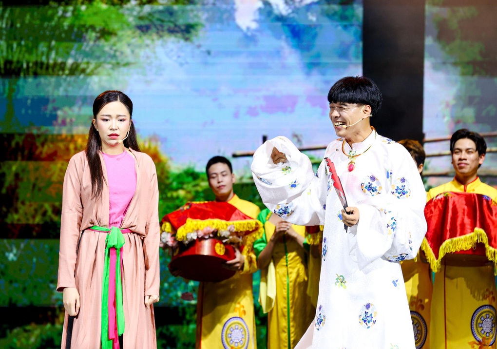 Hoài Linh làm bác sĩ, Xuân Bắc - Tự Long nói xấu vợ trên sân khấu - 7 Hoài Linh làm bác sĩ, Xuân Bắc - Tự Long nói xấu vợ trên sân khấu - 7
