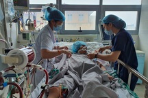 Nữ sinh 16 tuổi trút hơi thở cuối cùng trong vòng tay bạn đọc Dân trí