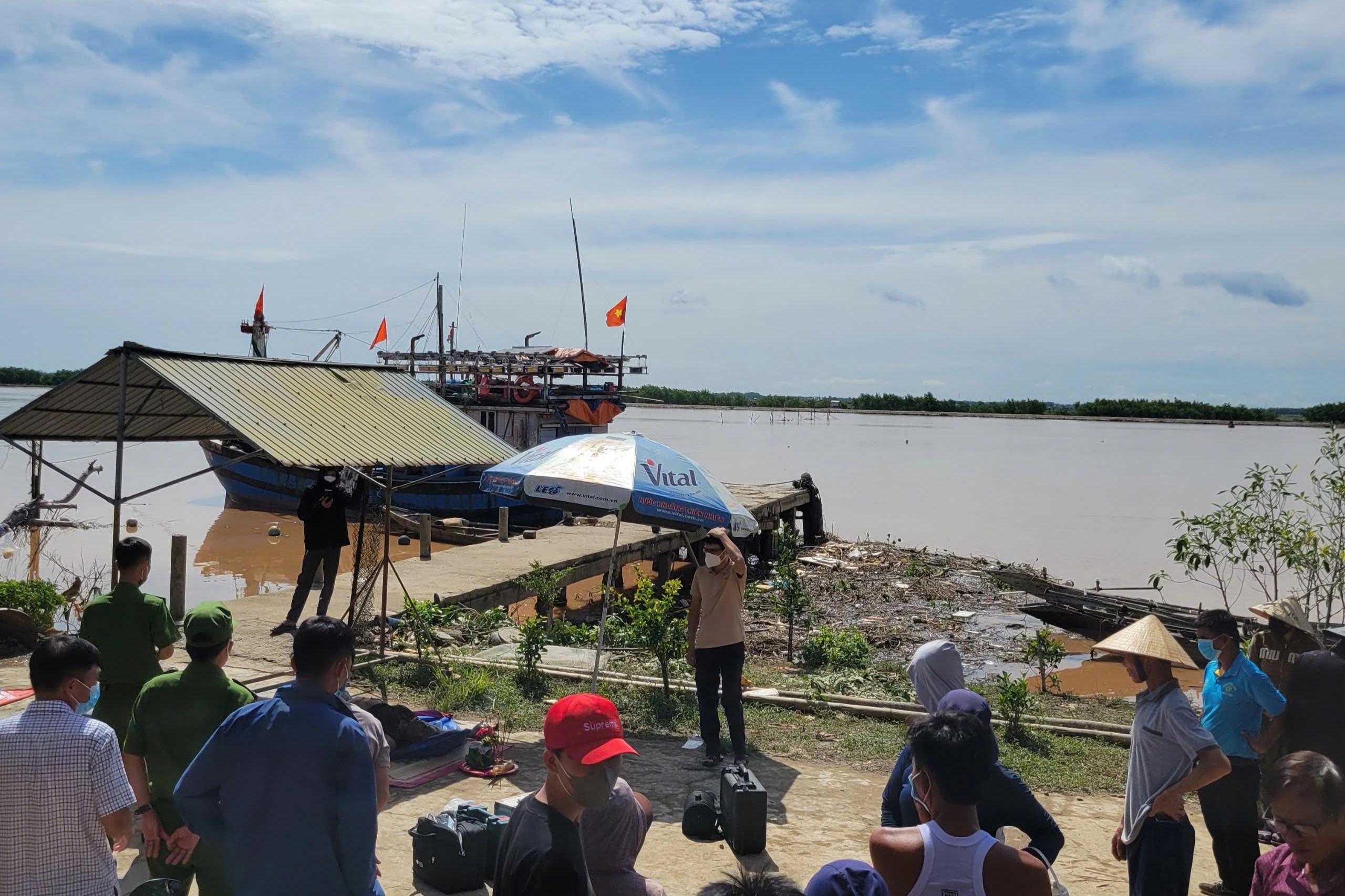 Mayat wanita ditemukan mengambang di Sungai Hieu - 1 Phát hiện thi thể người phụ nữ trôi trên sông Hiếu - 1