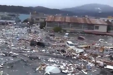 Hãi hùng video mới về sóng thần Nhật Bản