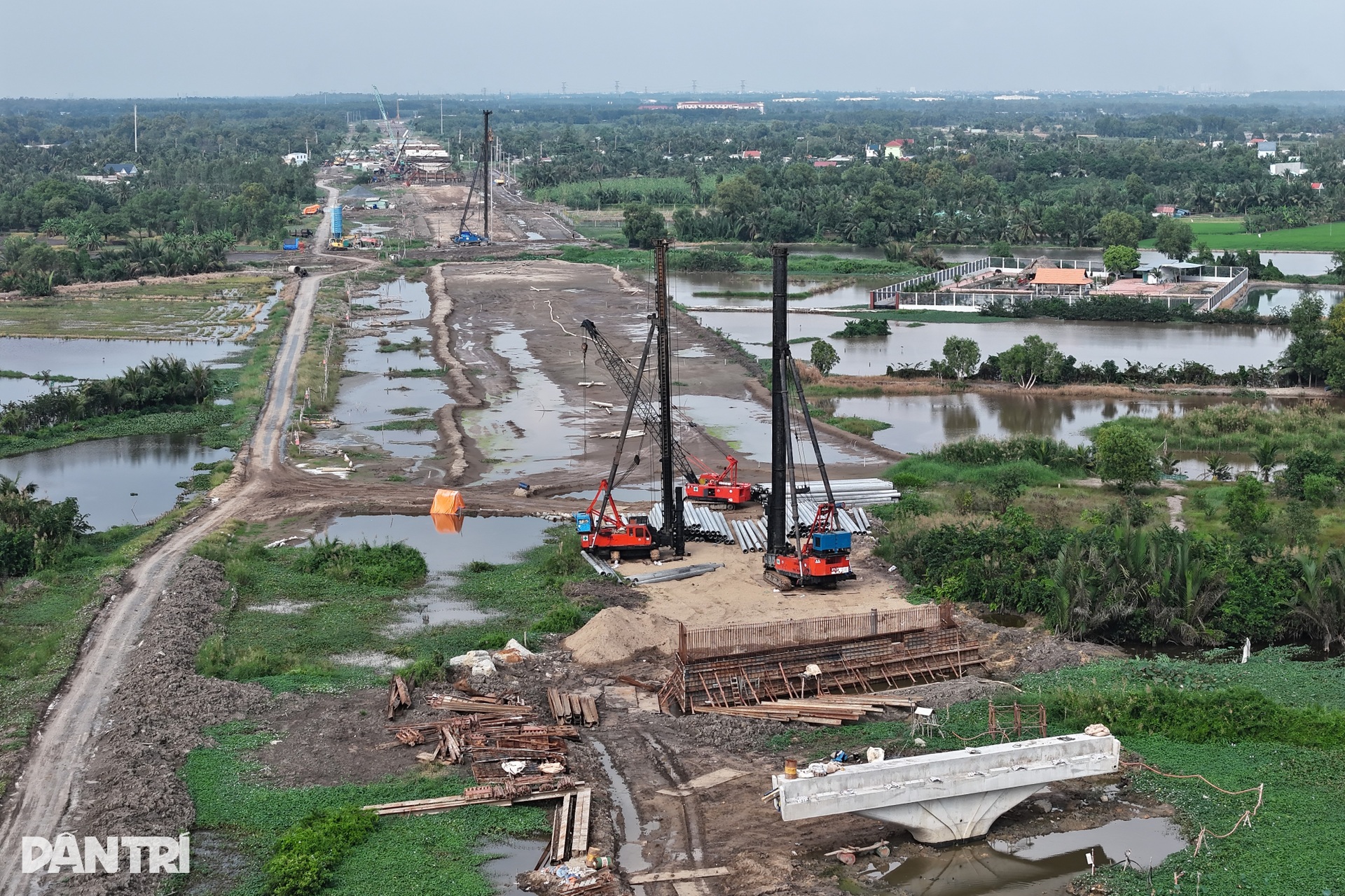 Phó Chủ tịch TPHCM kiểm tra đoạn ì ạch nhất của Vành đai 3 - 3