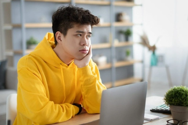 Làm việc ở "công ty gia đình", nhân viên không biết nên nghe sếp hay vợ sếp