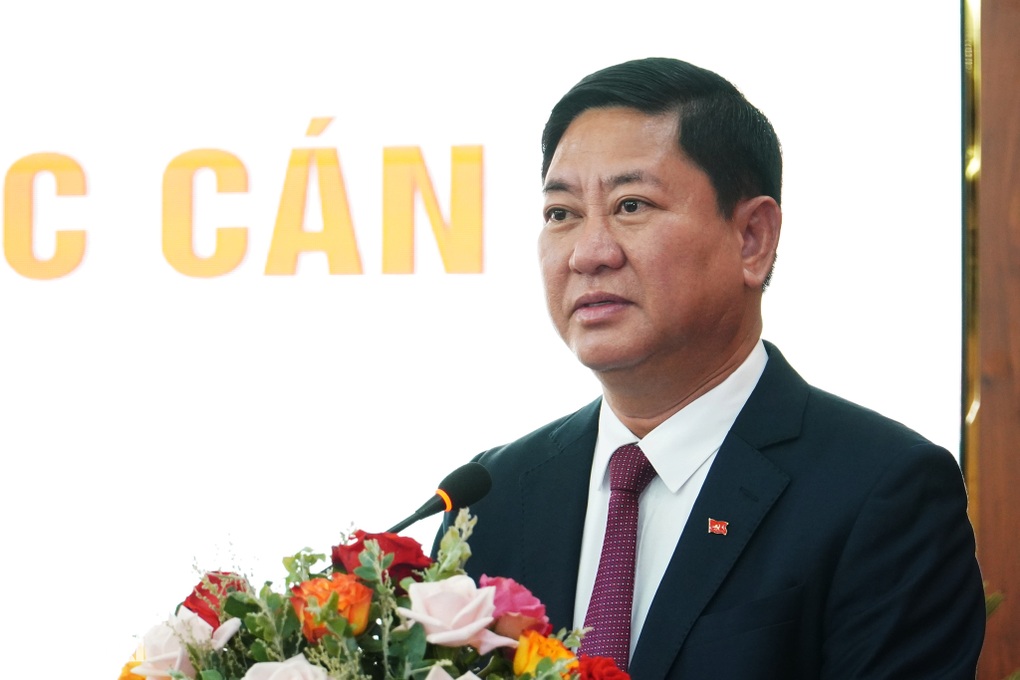 Yêu cầu bố trí cán bộ công tâm, công khai và hiệu quả - 1 Yêu cầu bố trí cán bộ công tâm, công khai và hiệu quả - 1