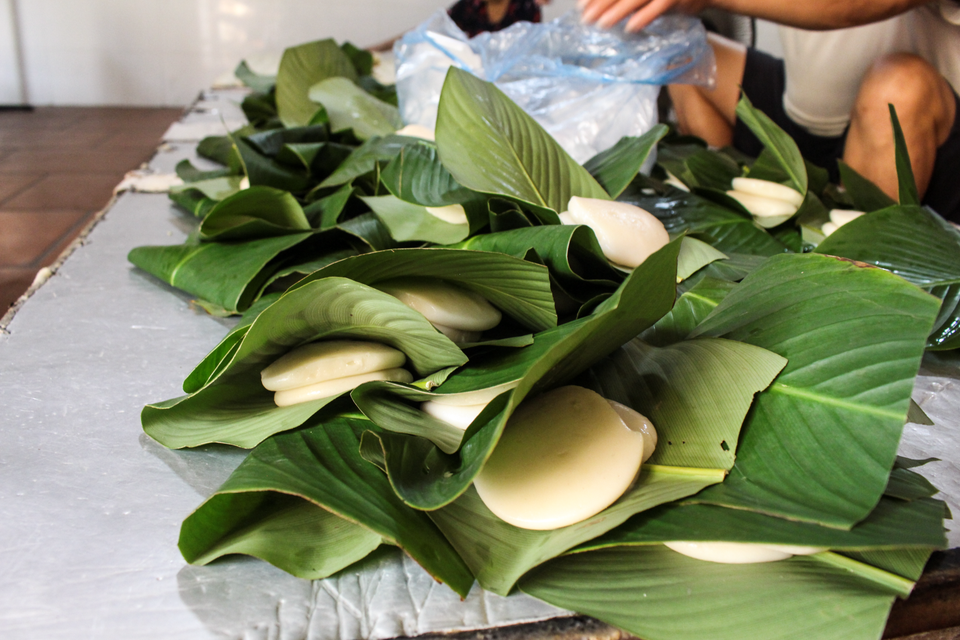 Gia đình 3 thế hệ làm bánh dày: Nửa đêm rầm rập giã, ngày hết 300kg gạo nếp - 9 Gia đình 3 thế hệ làm bánh dày: Nửa đêm rầm rập giã, ngày hết 300kg gạo nếp - 9