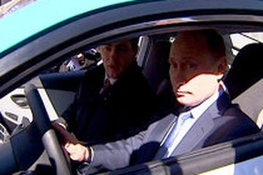 Putin thử xe hơi đời mới
