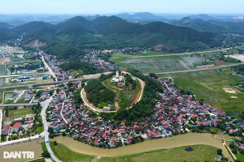 Thanh Hóa nghiên cứu phát triển du lịch ở ngôi làng phát hiện cụm mộ cổ  - 1