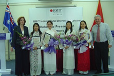 4 sinh viên nhận học bổng toàn phần của RMIT