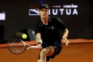 Vất vả thắng Medvedev, Sinner tiến vào chung kết Rome Masters