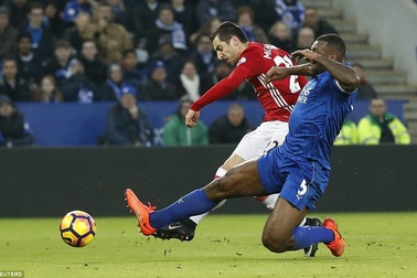 Bàn thắng tuyệt đẹp sau pha bứt tốc từ giữa sân của Mkhitaryan vào lưới Leicester