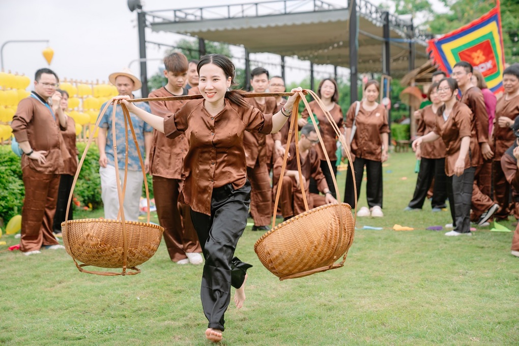 Đa dạng sắc màu văn hóa tại ROX Group - 5 Đa dạng sắc màu văn hóa tại ROX Group - 5