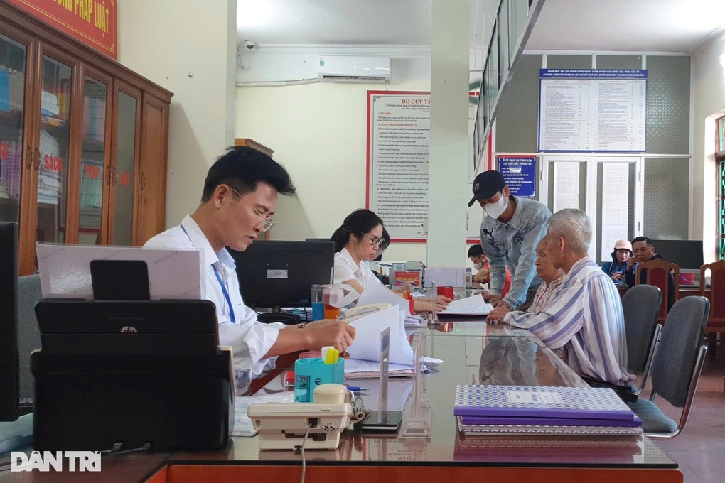 Ngày đầu vận hành thử chính quyền 2 cấp ở Quảng Ninh - 2