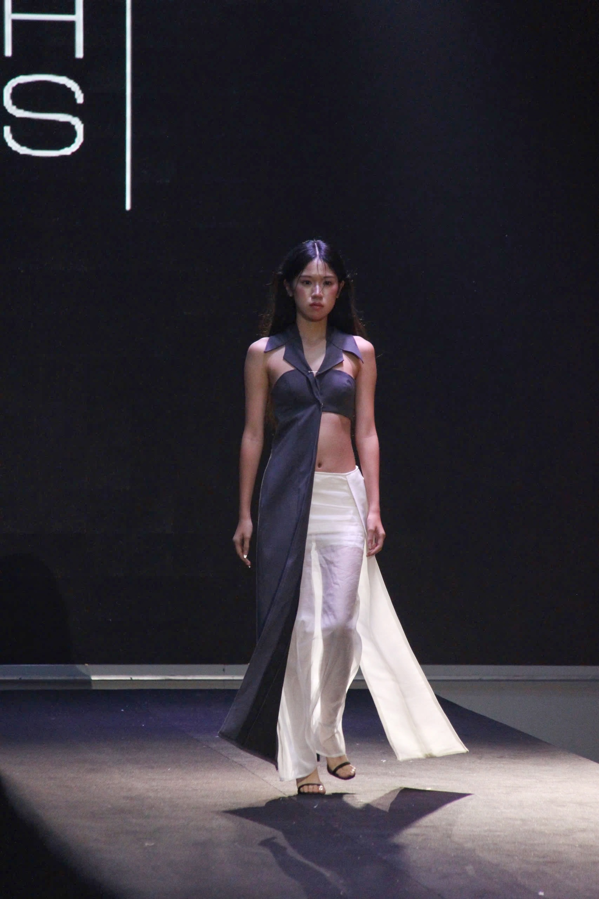 Gen Z Hà thành tổ chức show thời trang, tự thiết kế hơn 60 bộ váy áo - 5 Gen Z Hà thành tổ chức show thời trang, tự thiết kế hơn 60 bộ váy áo - 5