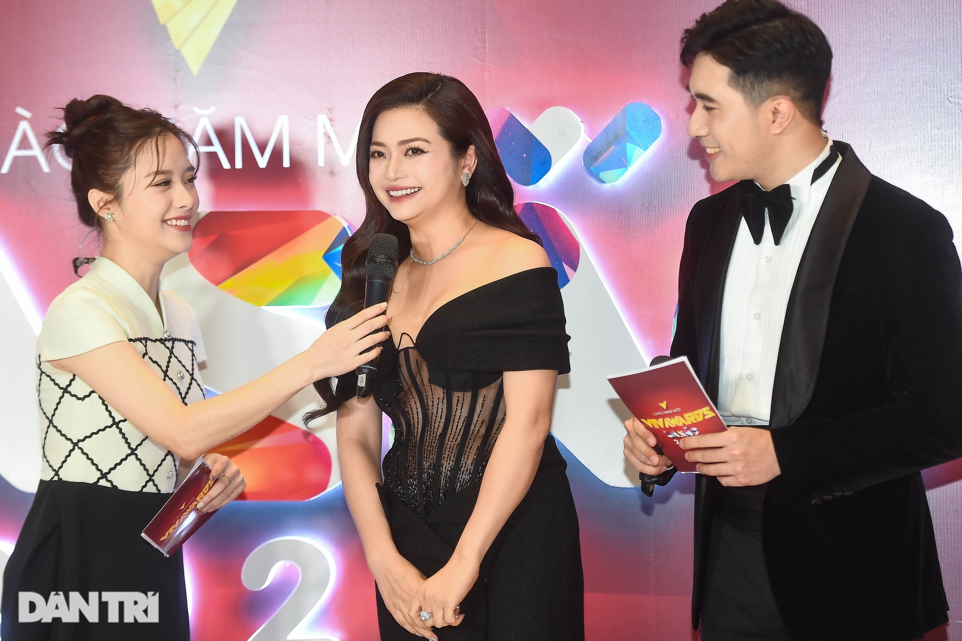 VTV Awards 2023: Dàn diễn viên, MC hot dự thảm đỏ - 4 VTV Awards 2023: Dàn diễn viên, MC hot dự thảm đỏ - 4