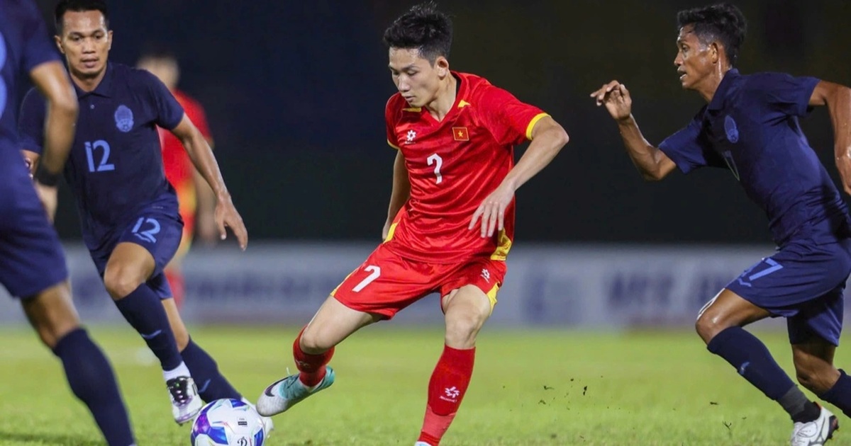 HLV Kim Sang Sik triệu tập bổ sung Hai Long đối đầu Man Utd