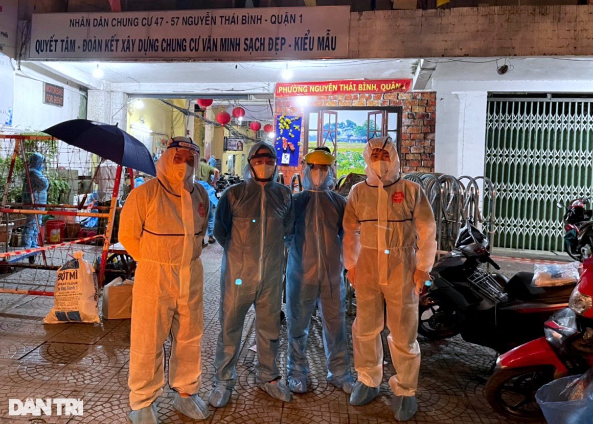 Lương 4,9 triệu đồng, y sĩ đi từ Tiền Giang lên TPHCM chống dịch mỗi ngày - 2 Lương 4,9 triệu đồng, y sĩ đi từ Tiền Giang lên TPHCM chống dịch mỗi ngày - 2