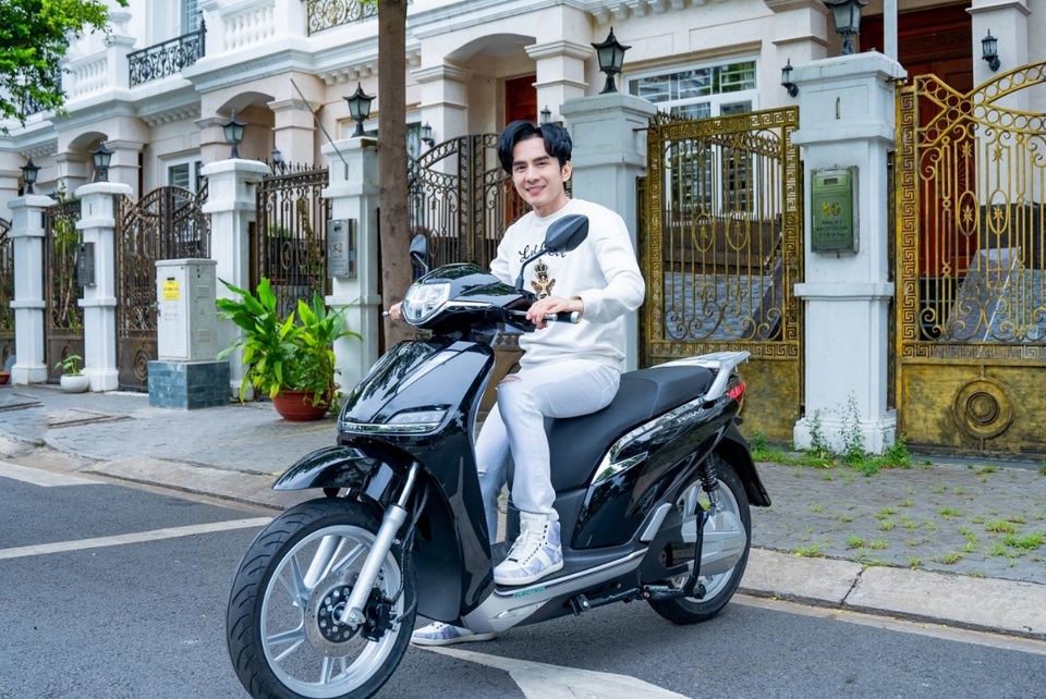 Mẫu xe điện cao cấp PEGA-S được nhiều nghệ sĩ Việt ưa chuộng - 2 Mẫu xe điện cao cấp PEGA-S được nhiều nghệ sĩ Việt ưa chuộng - 2