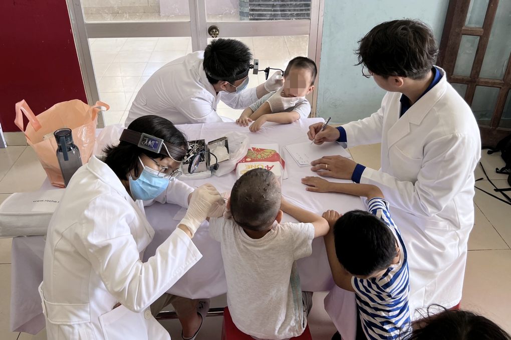 Thông tin mới nhất về bé gái co giật bất thường, bị đánh tại mái ấm ở TPHCM - 3 Thông tin mới nhất về bé gái co giật bất thường, bị đánh tại mái ấm ở TPHCM - 3