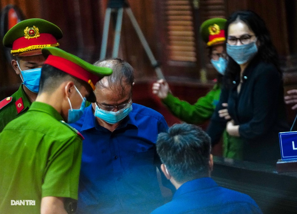 Toàn cảnh buổi đầu tiên xét xử ông Nguyễn Thành Tài và đồng phạm - 21 Toàn cảnh buổi đầu tiên xét xử ông Nguyễn Thành Tài và đồng phạm - 21