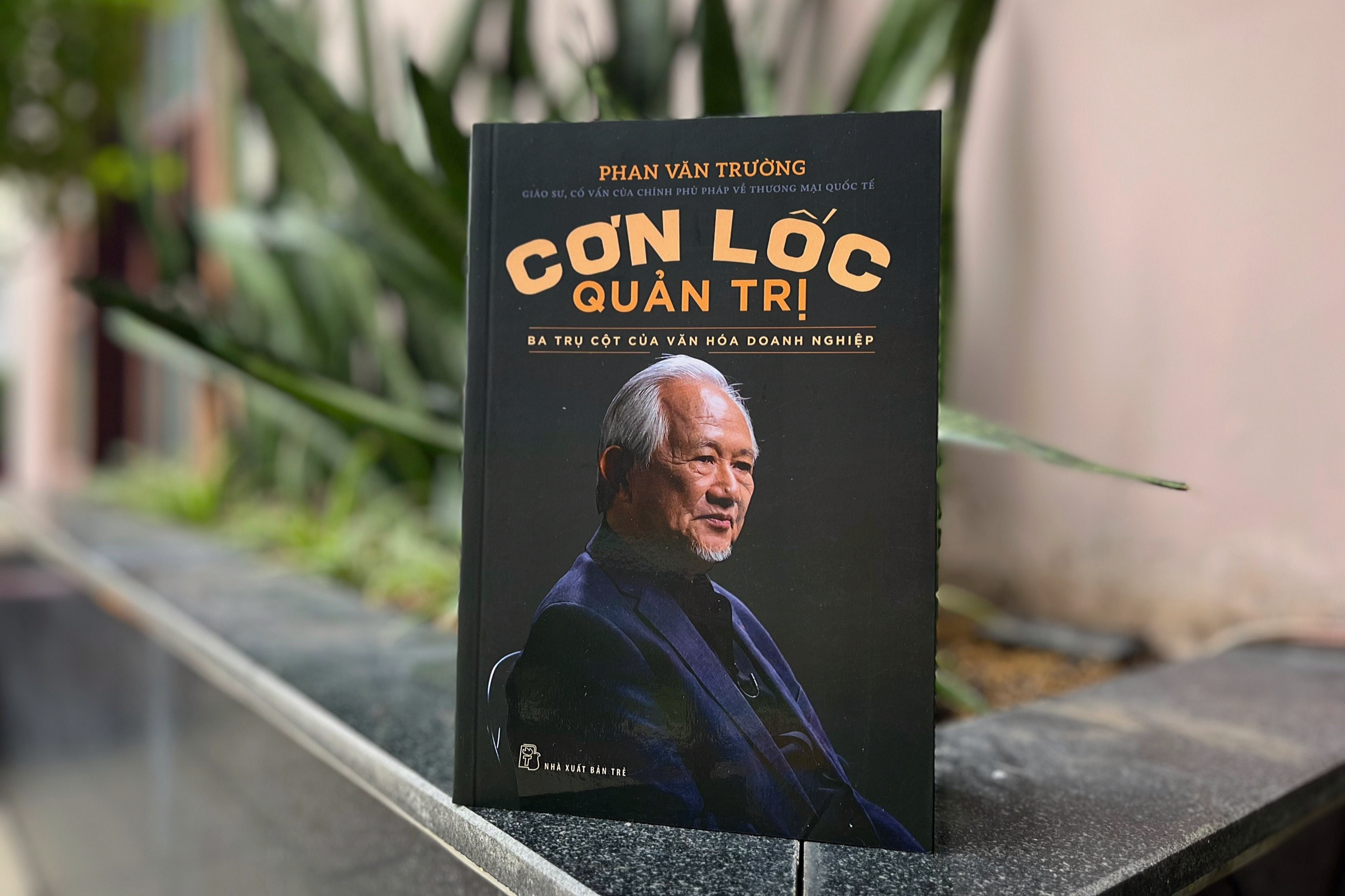 សៀវភៅសេដ្ឋកិច្ចឆ្នើមសម្រាប់គ្រប់វិជ្ជាជីវៈ - ២ Những cuốn sách kinh tế nổi bật dành cho mọi ngành nghề - 2