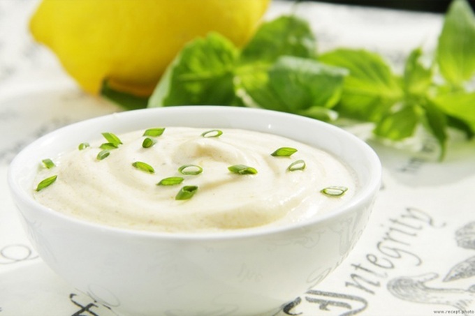 Mayonnaise Loại sốt quen thuộc trong món salad có thể là thủ phạm phá hoại chế độ ăn kiêng của bạn.
