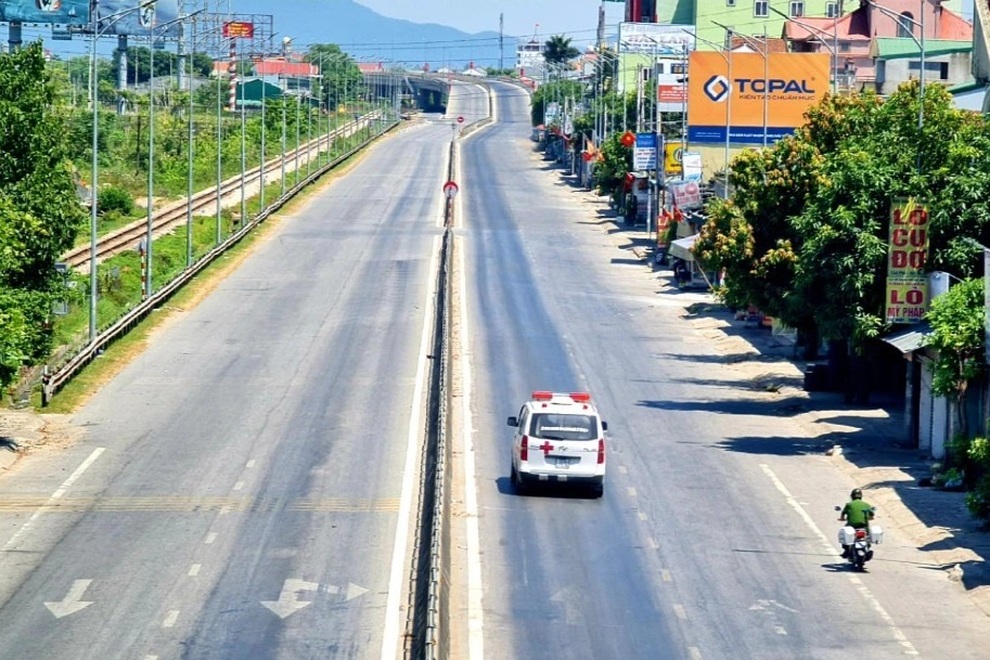 Hình ảnh thành phố Đỏ trong ngày đầu thực hiện ai ở đâu ở yên đó - 6 Hình ảnh thành phố Đỏ trong ngày đầu thực hiện ai ở đâu ở yên đó - 6