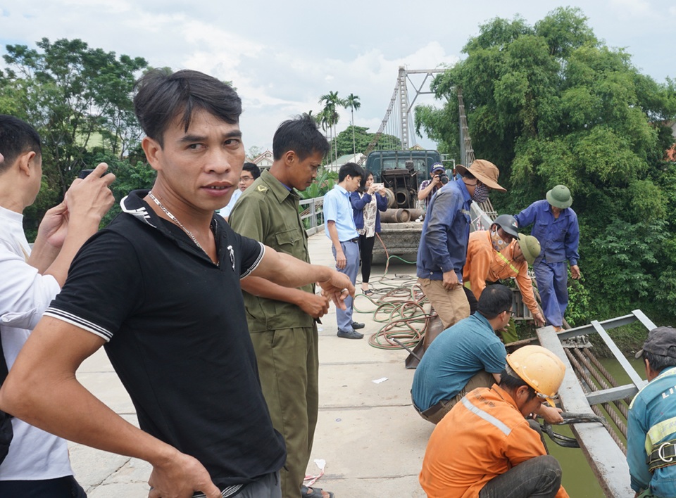Lời kể ám ảnh của nhân chứng vụ ô tô lao xuống sông 5 người tử vong - 4 Lời kể ám ảnh của nhân chứng vụ ô tô lao xuống sông 5 người tử vong - 4