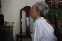 Xử vụ dâm ô hàng loạt bé gái: Cụ ông 77 tuổi một mực kêu oan