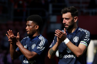 Man Utd đại thắng trước 10 người của Southampton