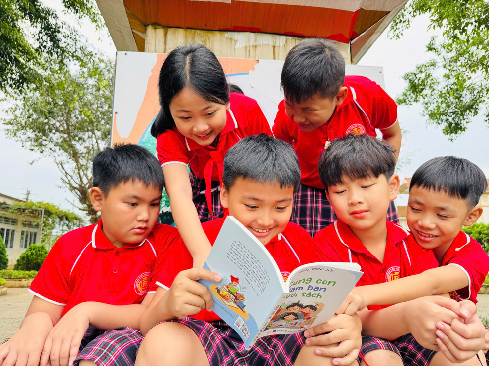 Cùng con làm bạn với sách - cẩm nang giúp trẻ đến với văn hóa đọc - 2 Cùng con làm bạn với sách - cẩm nang giúp trẻ đến với văn hóa đọc - 2