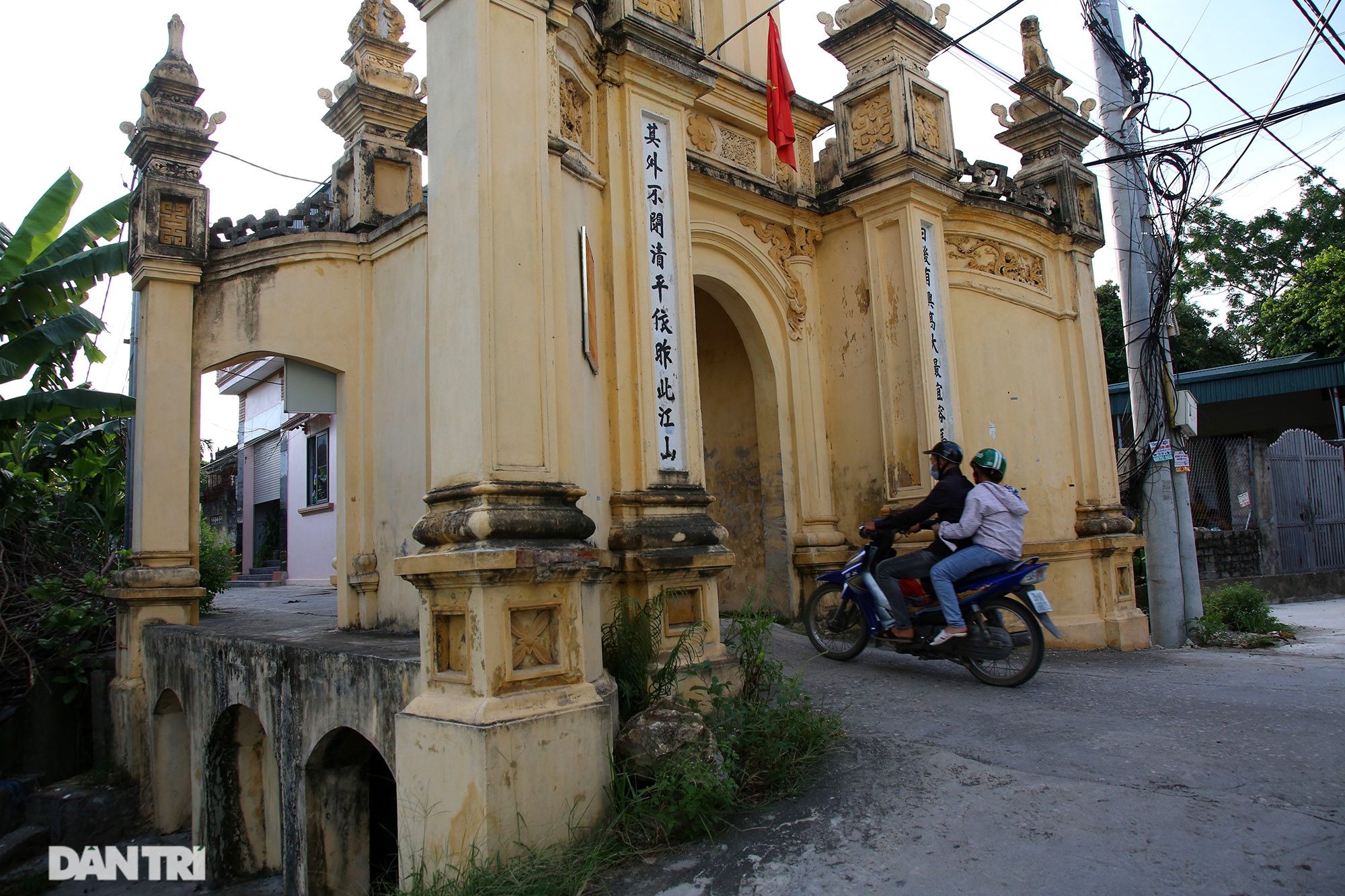 Những cổng làng tuyệt đẹp còn lại ở nông thôn miền Bắc - 2 Những cổng làng tuyệt đẹp còn lại ở nông thôn miền Bắc - 2