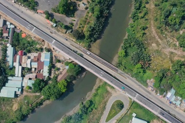 Mới thông xe, cầu Tăng Long ở TPHCM bị hằn lún, nứt bê tông