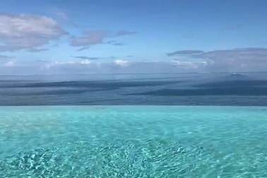 Bể bơi vô cực ở Fiji như trải dài tới chân trời