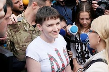 Nga thả nữ phi công Ukraine theo thỏa thuận trao đổi tù nhân