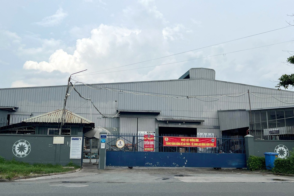 Cháy nhà xưởng trong đêm, 3 đội viên cứu hỏa tử vong - 2 Cháy nhà xưởng trong đêm, 3 đội viên cứu hỏa tử vong - 2