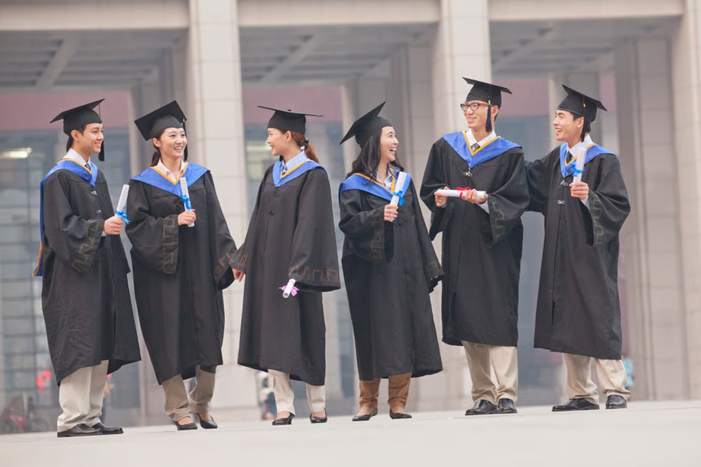 Trường đại học tuyển quản lý căng tin phải có bằng... tiến sĩ - 2 Trường đại học tuyển quản lý căng tin phải có bằng... tiến sĩ - 2