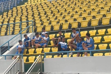 Bị nợ lương 8 tháng, cầu thủ Than Quảng Ninh đình công