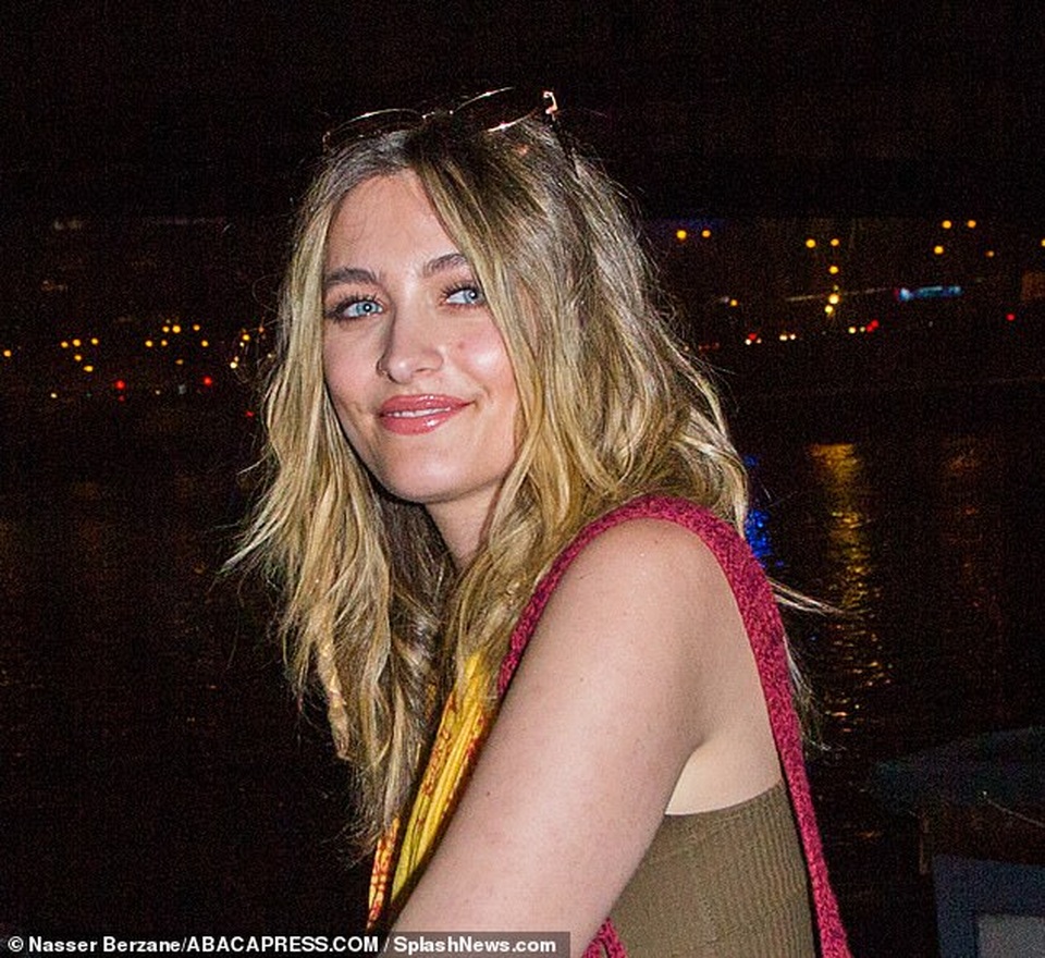 Paris Jackson sành điệu xuất hiện tại Pháp cùng bạn trai - 3 Paris Jackson sành điệu xuất hiện tại Pháp cùng bạn trai - 3