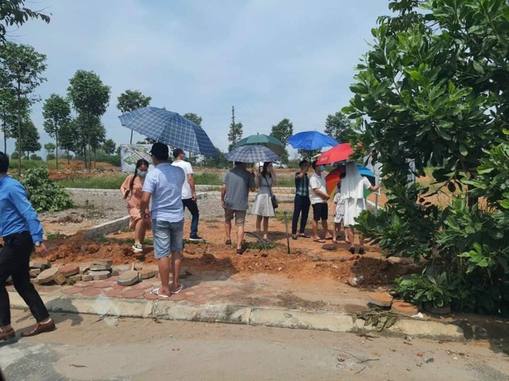 Đẫm nước mắt chuyện cô gái tới Hà Nội làm cò đất, lộ mảng tối trong nghề - 1 Đẫm nước mắt chuyện cô gái tới Hà Nội làm cò đất, lộ mảng tối trong nghề - 1