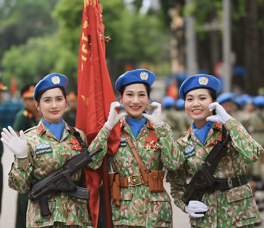 Nữ chiến sĩ xinh đẹp bảo vệ Quân kỳ, nhà 3 đời tham gia diễu binh - 4 Nữ chiến sĩ xinh đẹp bảo vệ Quân kỳ, nhà 3 đời tham gia diễu binh - 4