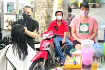 Hà Nội nới lỏng giãn cách: Người không hết việc, người vẫn chênh vênh